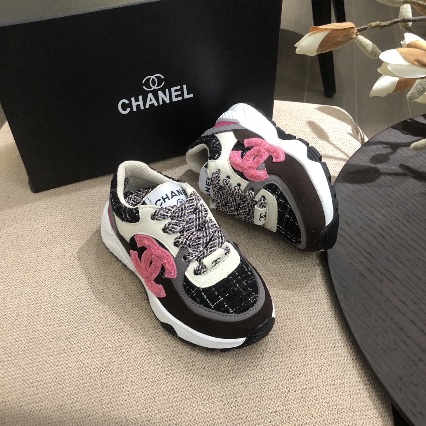 Children's shoes child